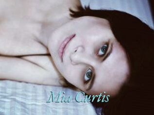 Mia_Curtis