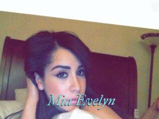 Mia_Evelyn